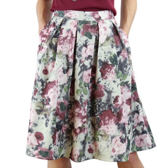 Dresses & Skirts - Host Pick! Pleated Skirt in Gray w/Pink Floral